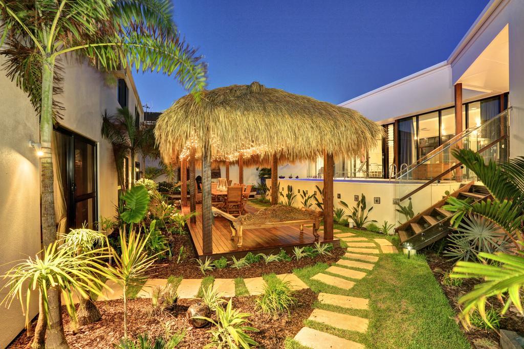 Zen Beach Retreat Hotel Bargara Buitenkant foto